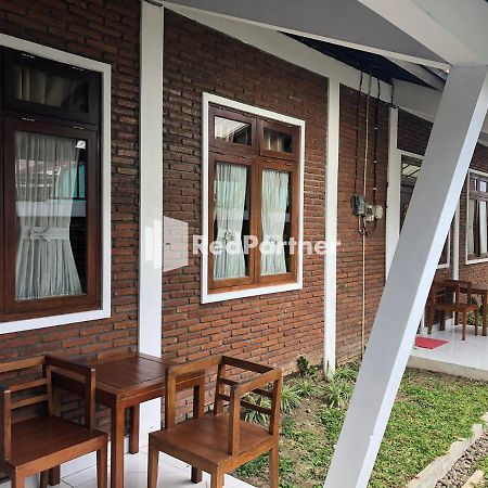 Rifka Annisa Guesthouse Syariah Redpartner Yogyakarta Ngoại thất bức ảnh