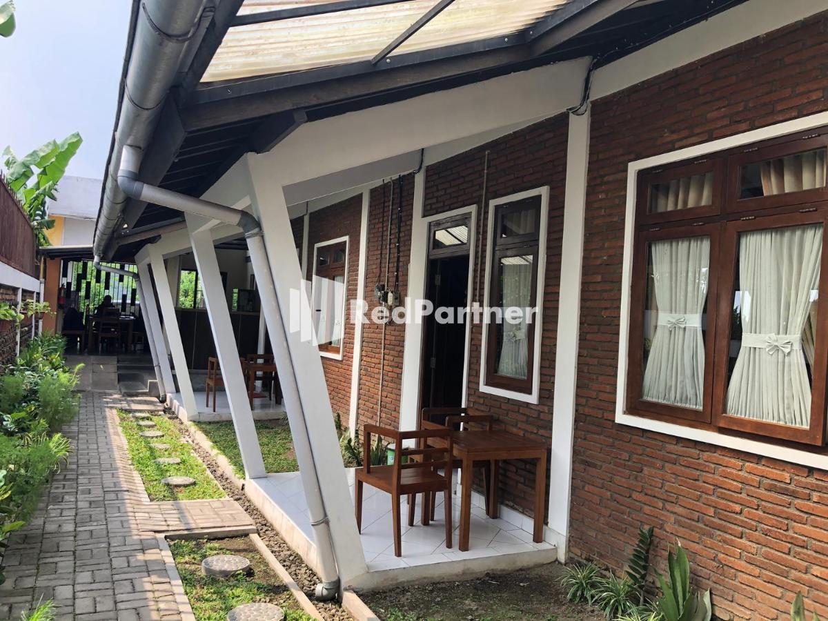 Rifka Annisa Guesthouse Syariah Redpartner Yogyakarta Ngoại thất bức ảnh