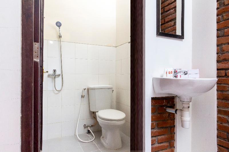 Rifka Annisa Guesthouse Syariah Redpartner Yogyakarta Ngoại thất bức ảnh
